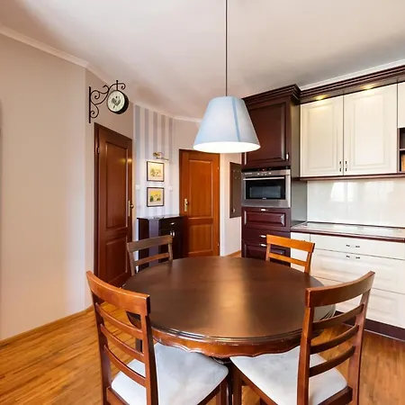 Metro Wilanowska Homely Apartment