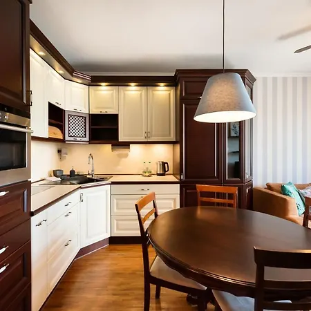 Metro Wilanowska Homely Apartment